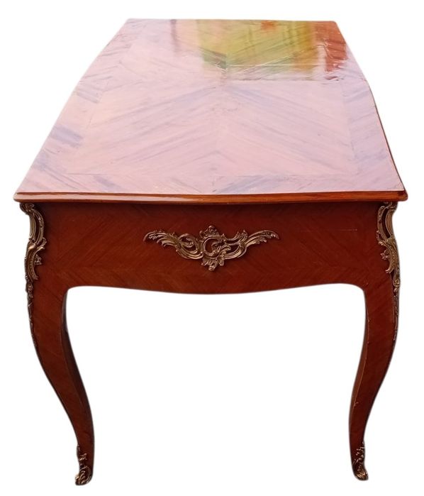 Birou in sil Louis XV ornat cu elemente din Bronz