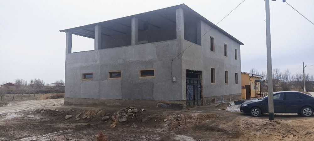 Хожан ауыл 18 жолында 2 этажлы имарат сатылады