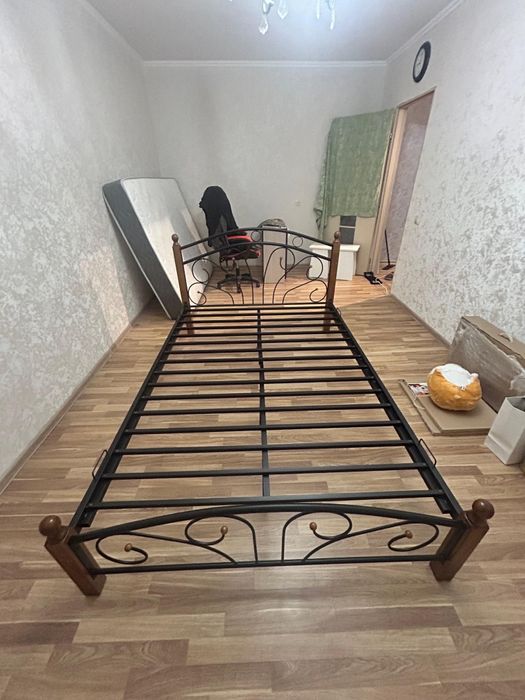 Двуспальная кровать