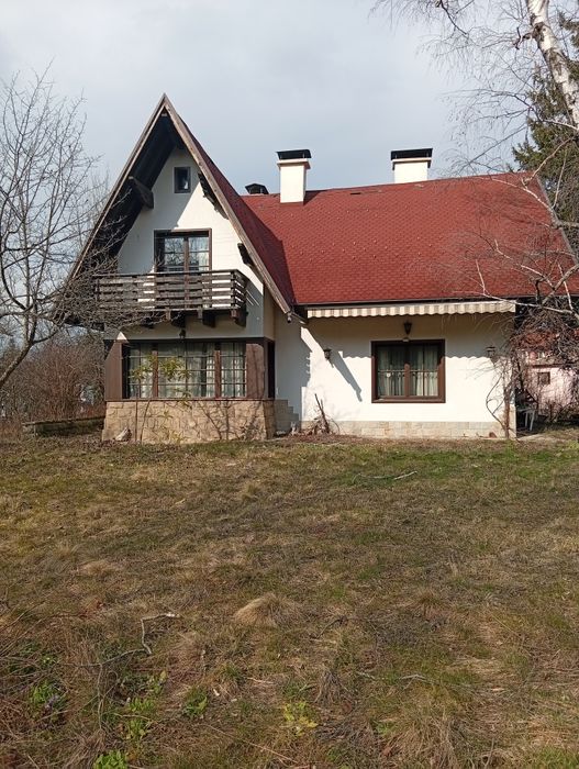 Къща с двор 2000 кв.м, гараж в м. Гърдова глава