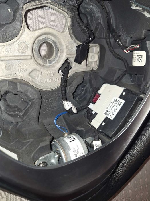 Volan BMW seria 3, 4 - F30/31/32/34/36 + airbag - VIBRATII + DISTRONIC