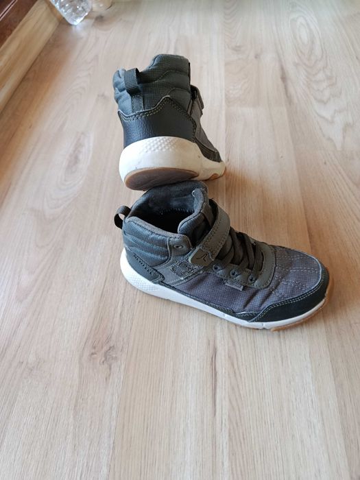 Детски маратонки и непромокаеми боти от Декатлон