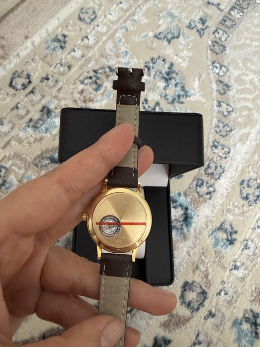 Продается золотые часы