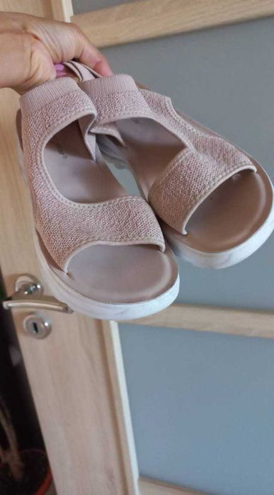 Сандали ,като нови 38 номер 10лв