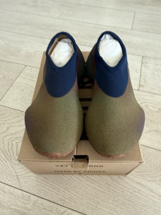 Yeezy knit rnr fadind