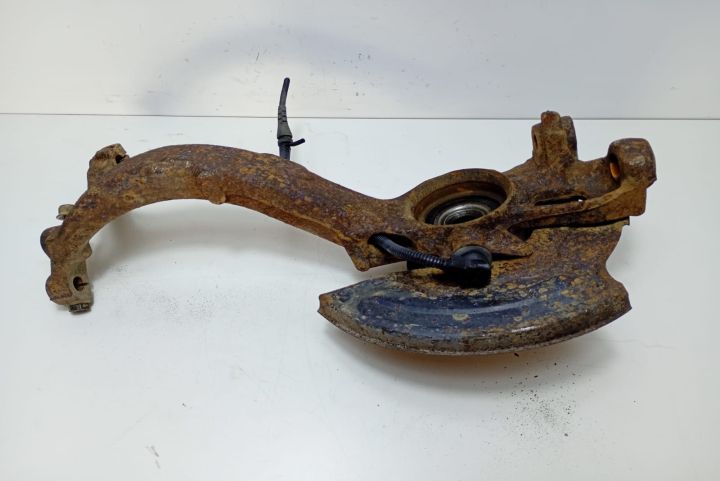 Fuzeta dreapta 8D0407258 Volkswagen VW Passat B5 seria