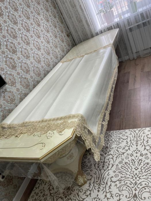 Продам стол для гостиной