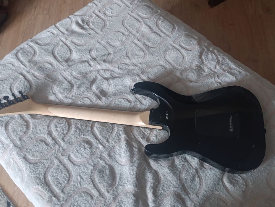 Продам электро гитару