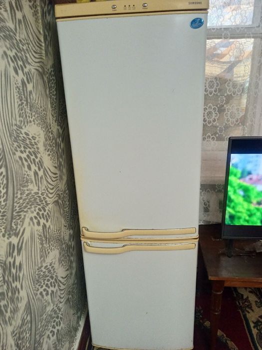 Холодильник Samsung
