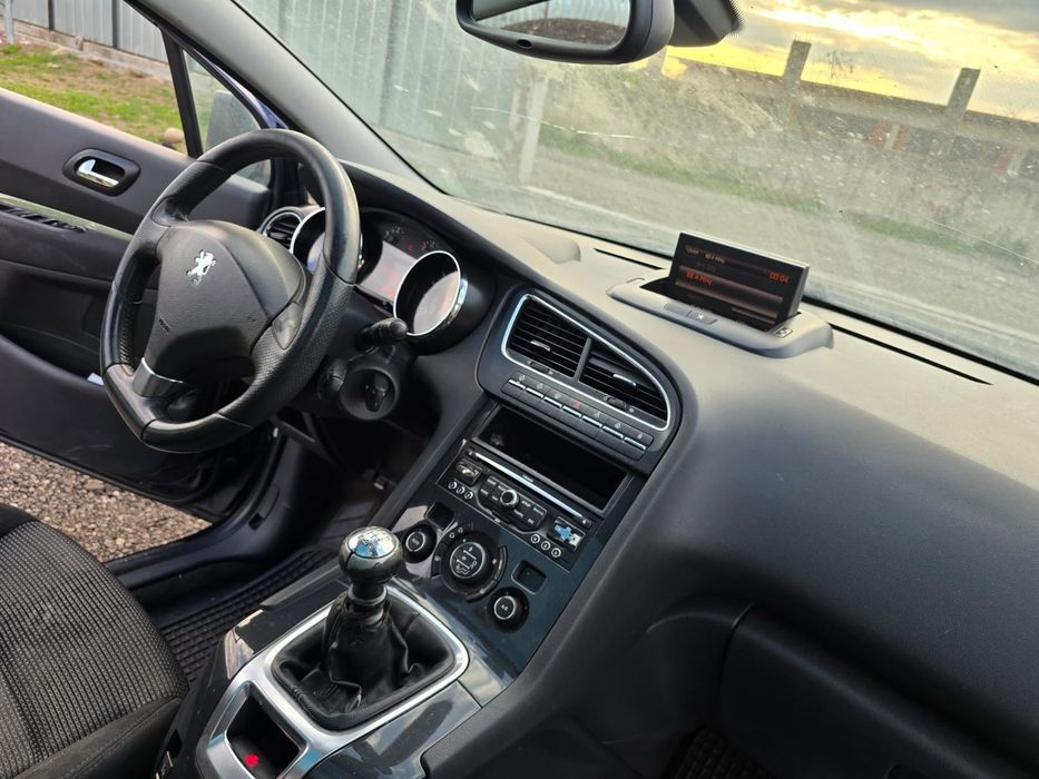 Peugeot 5008 1.6hdi 2012g.