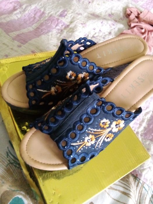 Женская обувь 39