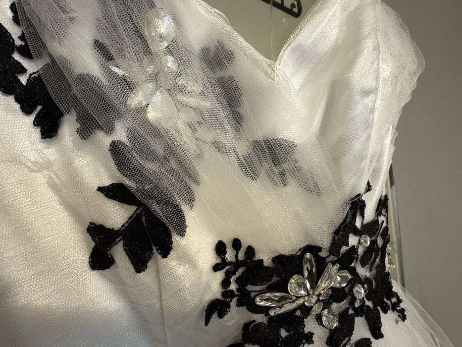 Лукс бутикова рокля; Кожено сако + подарък обувки и портмоне