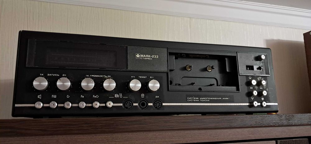 магнитофон Маяк 233 + 30 кассет б/у. САМОВЫВОЗ.