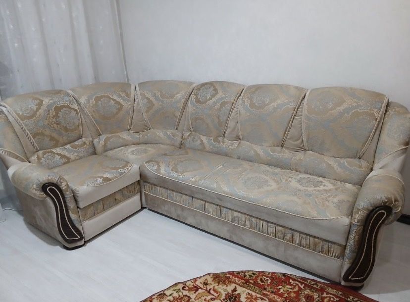 Отдам диван за 10 тыся срочнт самовывоз