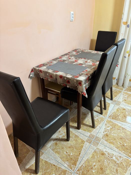 Vand 4 scaune din piele ecologica