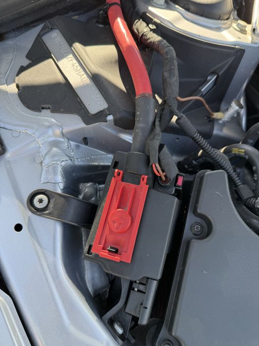 Bornă plus Audi A4 B9