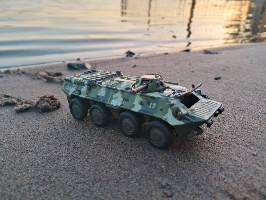 Военная игрушечная техника .