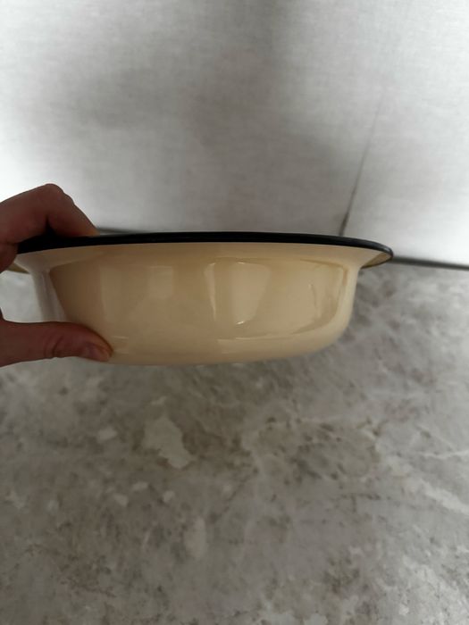 Эмалированная чашка