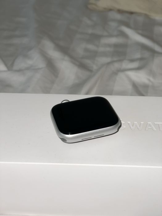 Apple watch 5 marime 44mm