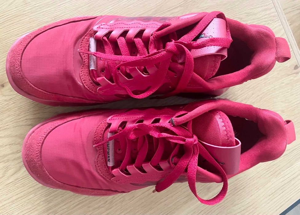 Nike air Jordan червен почти като нови