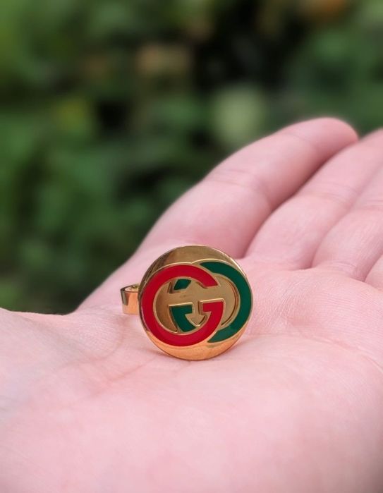 Vechi inel Gucci GG placat cu aur, cu email rosu si verde