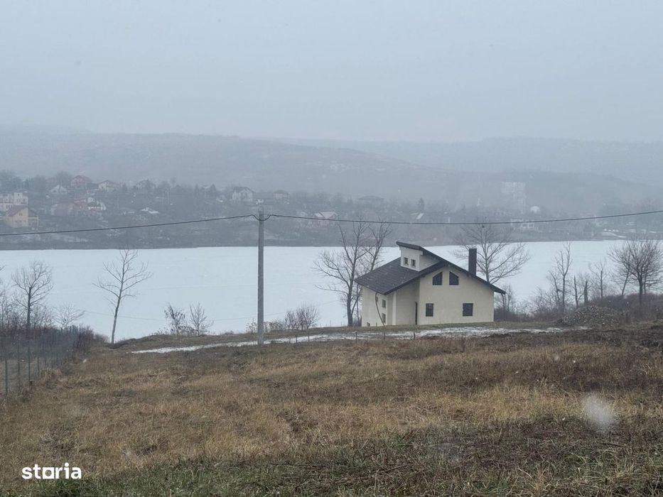 950 mp , pe malul lacului Dorobant / Sorogari