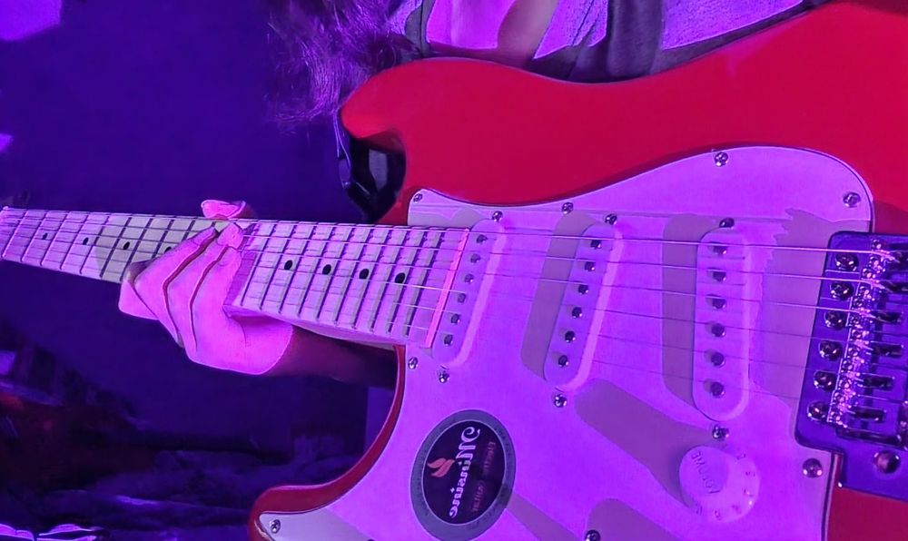 продаю гитару электростар вместе с комбоусилителем