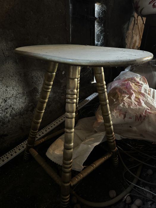 Стол журнальный дерево