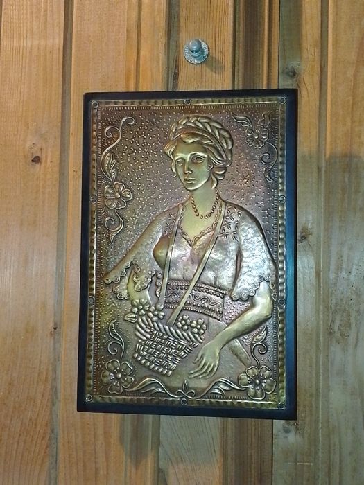 Руска Медна  Картина , Медно Пано  - Жена с носия