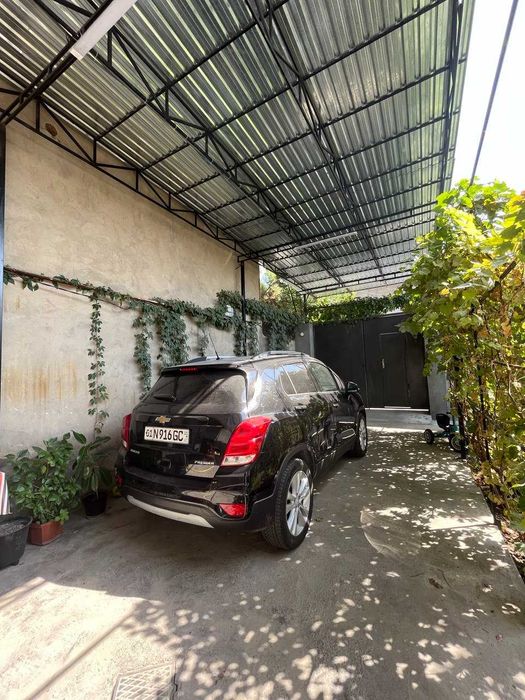 Продаётся дом. Ховли сотилвотти.