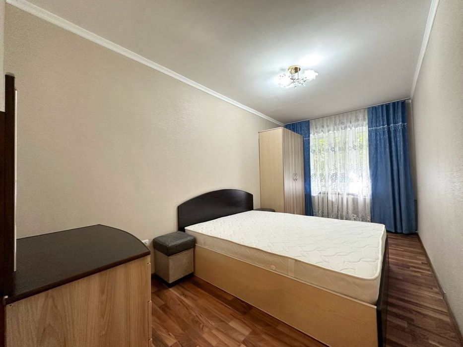 на: Бобур  Яккасарайский район Ор.р: ТЦ Next