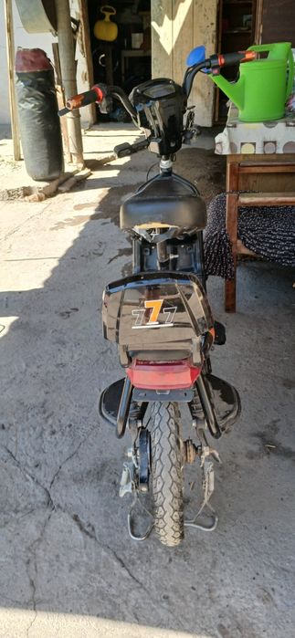 Продам электро скутер 777