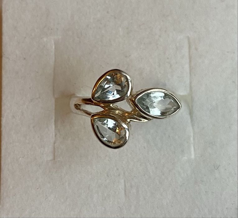 Inel din argint cu topaz albastru