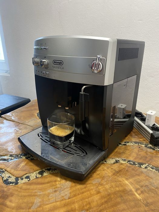 Expresor /espressor cafea delonghi magnifica