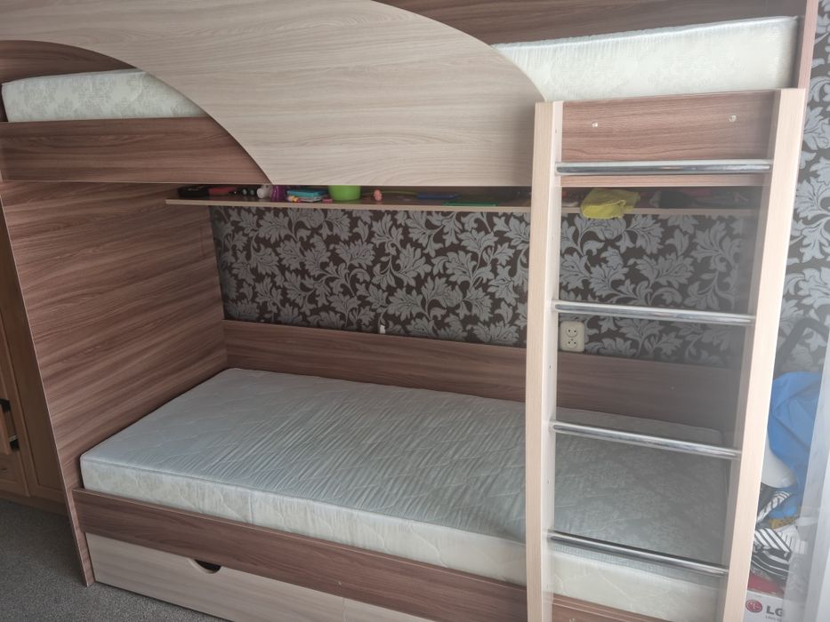 Двухъярусная кровать