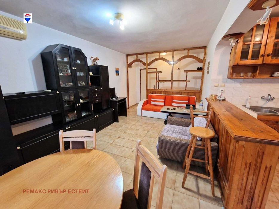 Дава се под наем Тристаен апартамент в Русе, Ялта - 95 кв.м за 408 € - Снимка #1