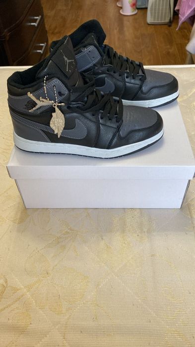 Продам кроссовки