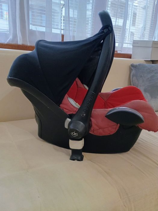 Бебешко столче за кола/кошница Maxi Cosi за бебе(0-13kg) с адаптери