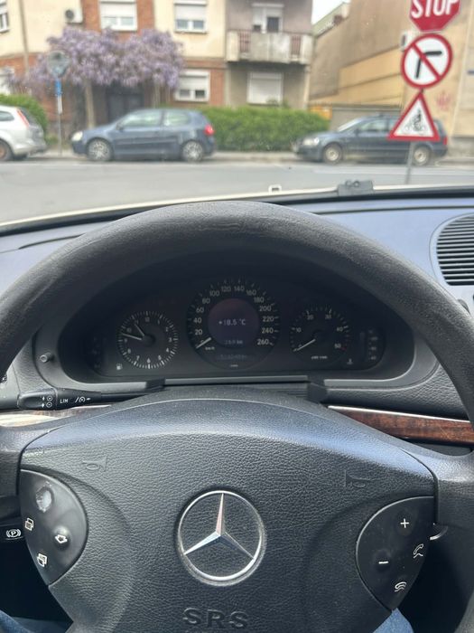 Mercedez benz Eclase model 200