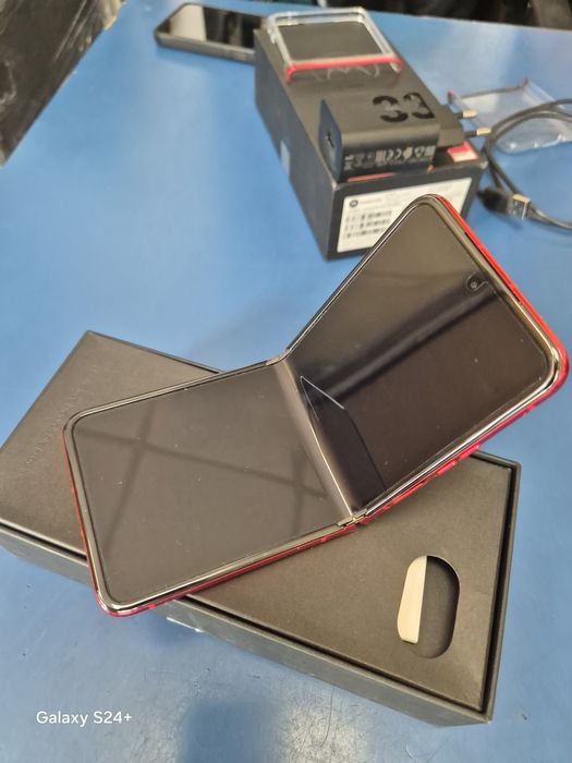 Motorola razor 40 ultra.