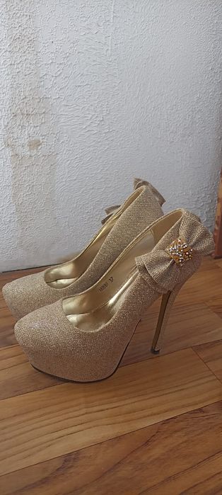 Продается женская обувь