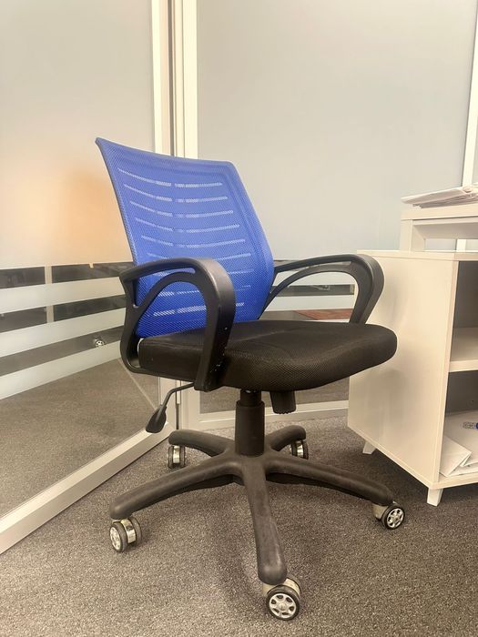 Офисные стулья 20 шт