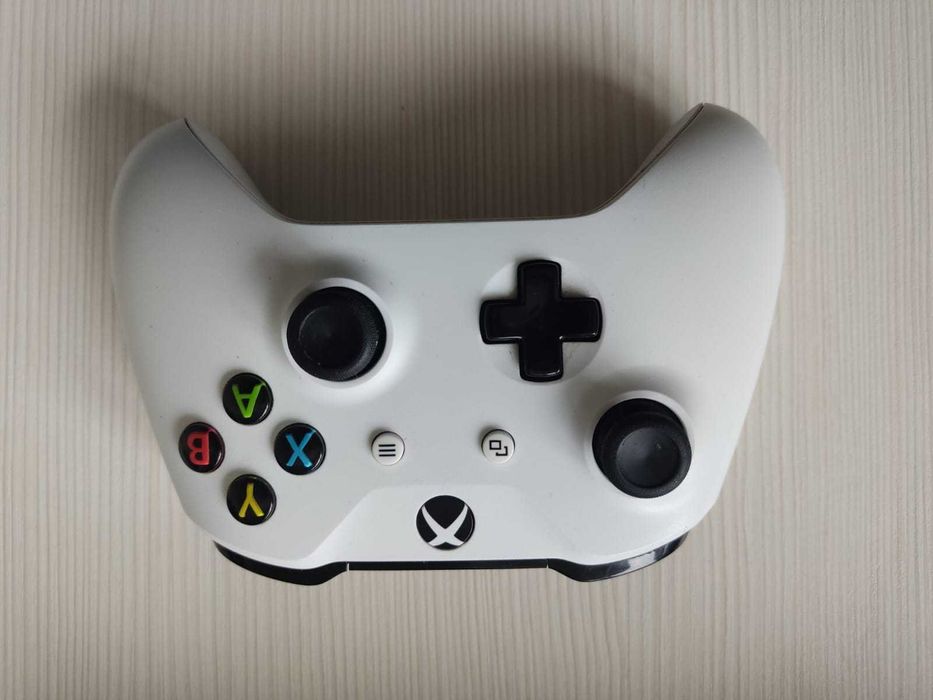 Поодам Xbox one S 1 Tb