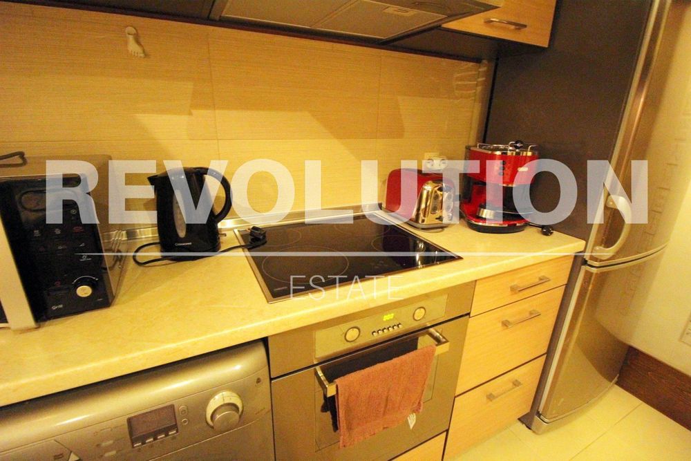 Дава се под наем Тристаен апартамент в Варна, Базар Левски - 100 кв.м за 800 € - Снимка #3