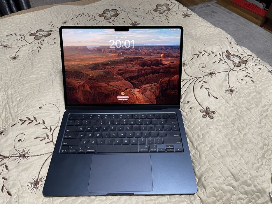 Продам MacBook Air 13 M4 16/256