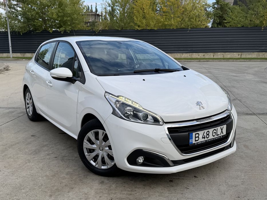 Peugeot 208 2018 Benzină Euro 6 / 64.000 km / Navigatie 5400 Euro