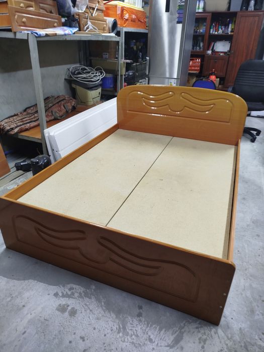 Продам кровать .