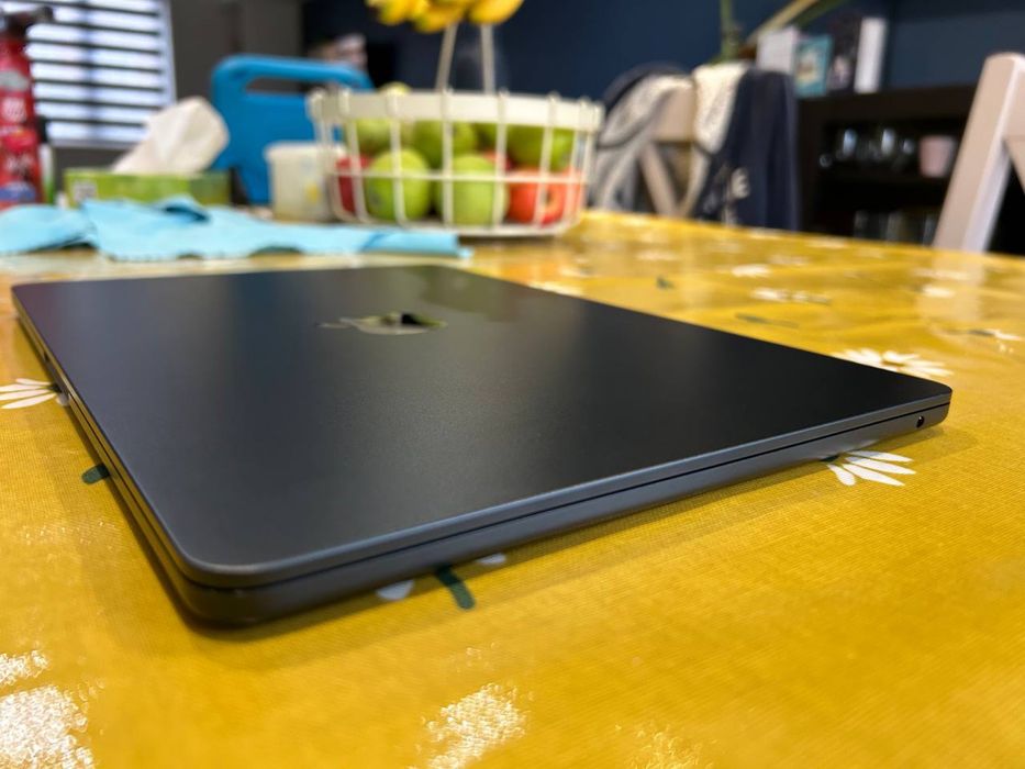 Apple MacBook Air 13” M2 (2022) 24GB RAM 512GB SSD