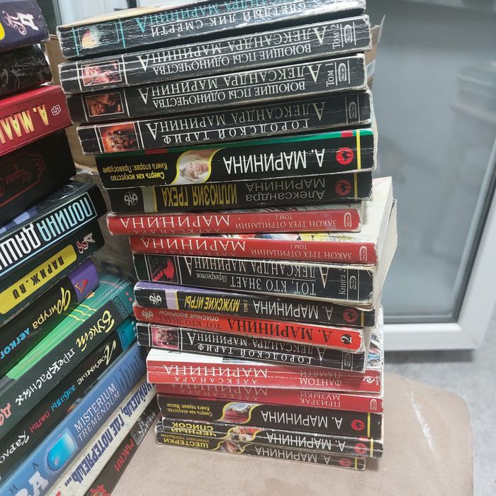 Продам б/у книги современных авторов