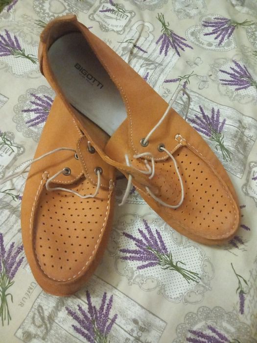 Pantofi din piele întoarsă